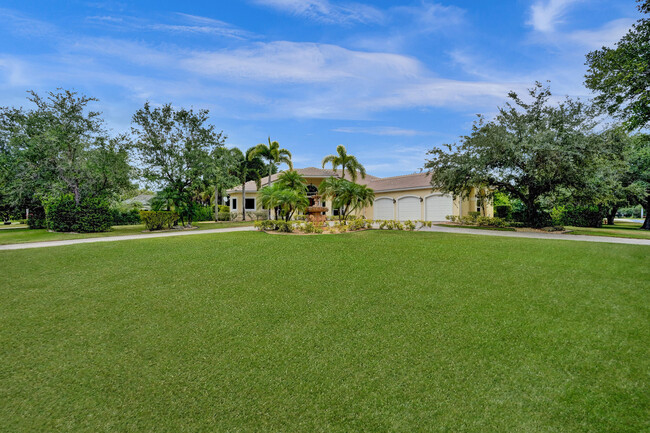 Building Photo - 15910 Lindbergh Ln