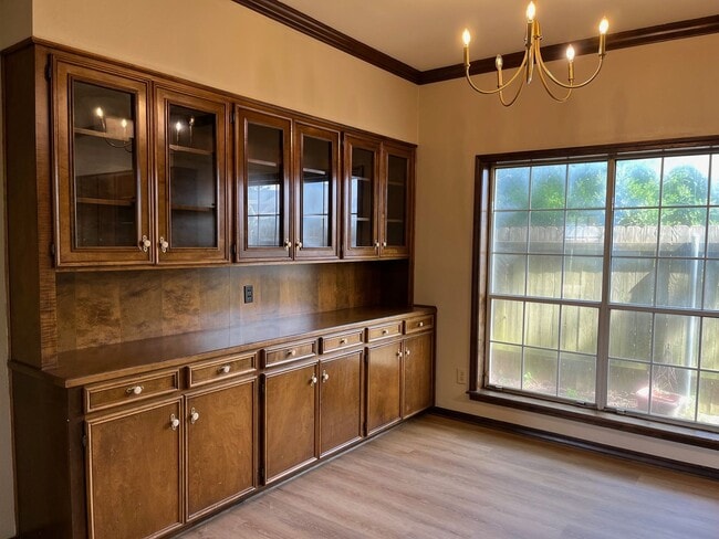 Building Photo - Beautiful Town South 4BR/4BA