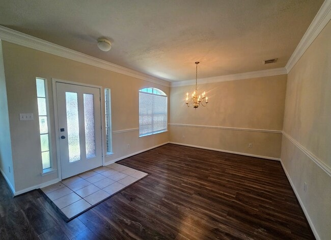 Building Photo - 5515 Gatesprings Ln