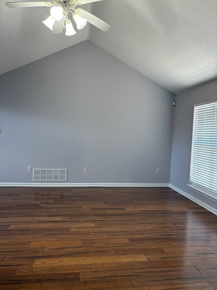 Building Photo - 2753 Broadway Dr