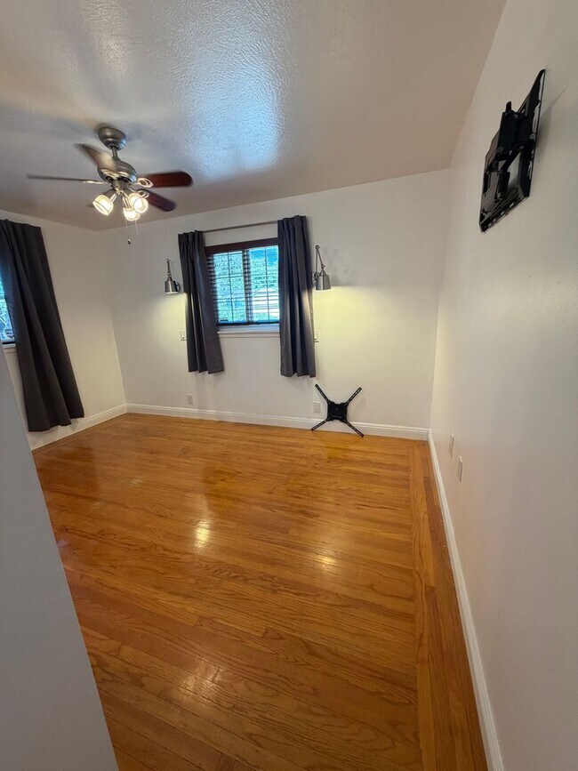 Building Photo - 7210 Zelinda Dr