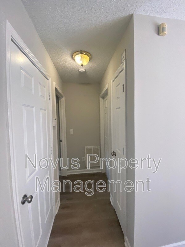 Building Photo - 88 River Ridge Dr