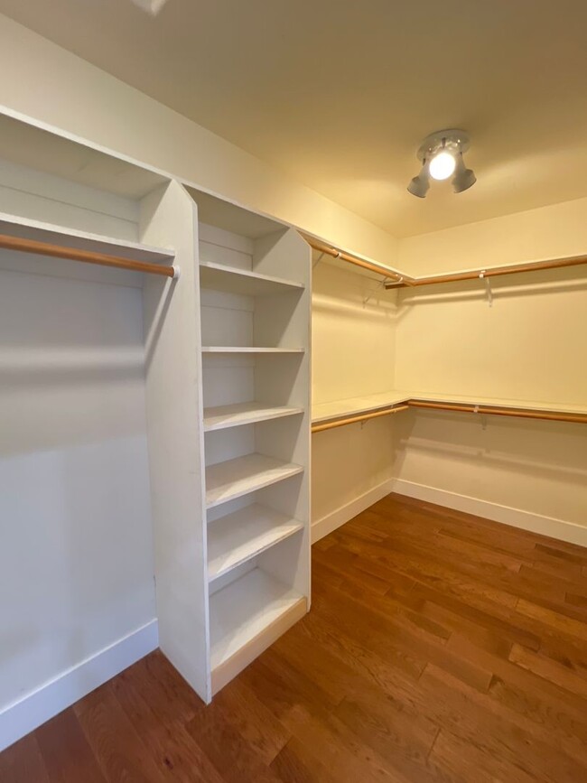 Building Photo - MOVE IN SPECIAL- 1/2 OFF FIRST MONTH'S REN...