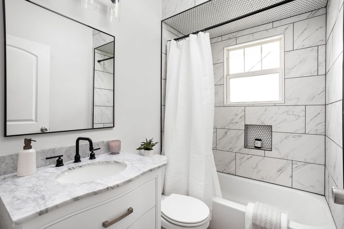 Building Photo - 4001 Broadway St