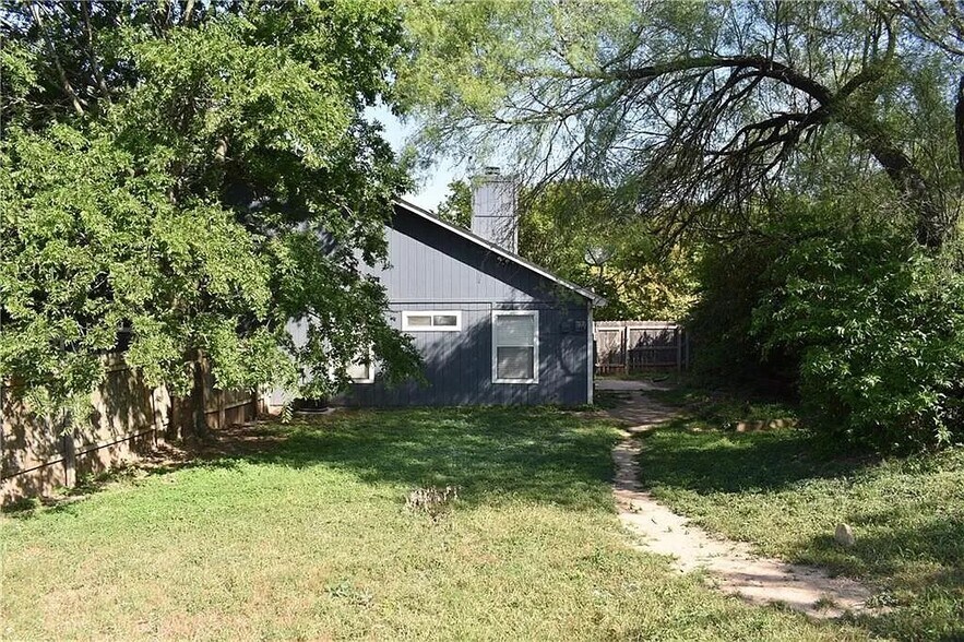 Back of house - 9115 Japonica Ct
