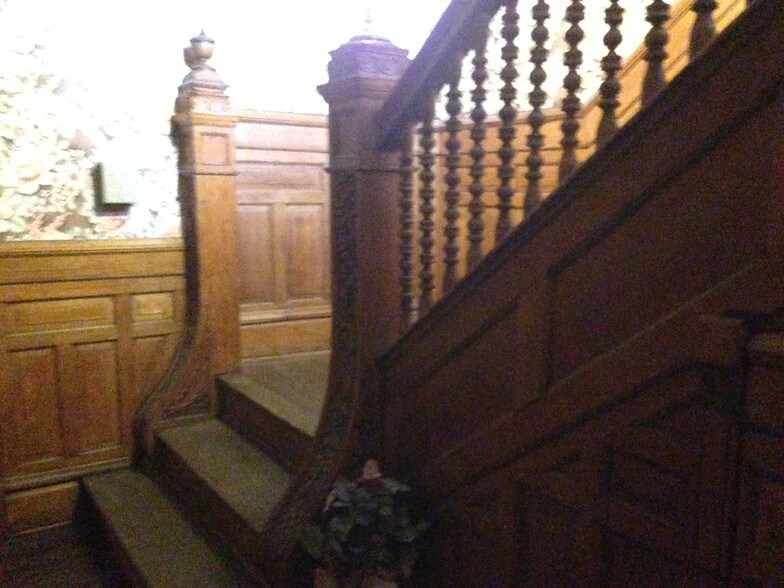 Building Photo - 802 Grand Ave