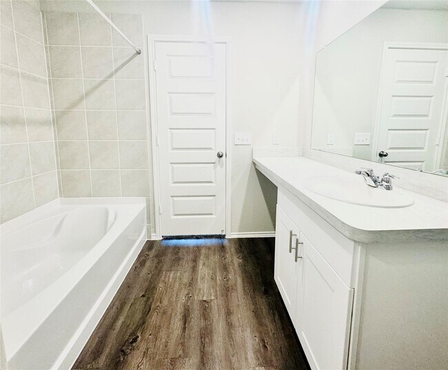 Building Photo - 21214 Mem Vis Dr