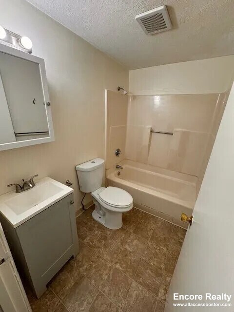 Building Photo - 382 Dorchester St