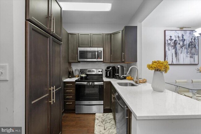 Building Photo - 955 26th St NW