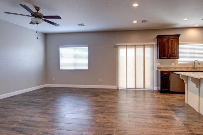 Building Photo - Newer townhome in Cedar City!