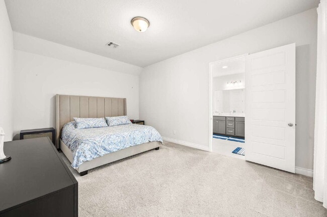Building Photo - Comfort Living-Furnished-Corporate House