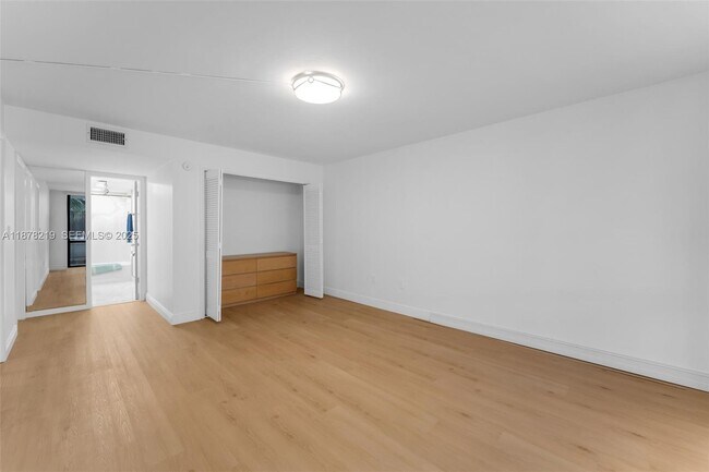 Building Photo - 13951 Kendale Lakes Cir