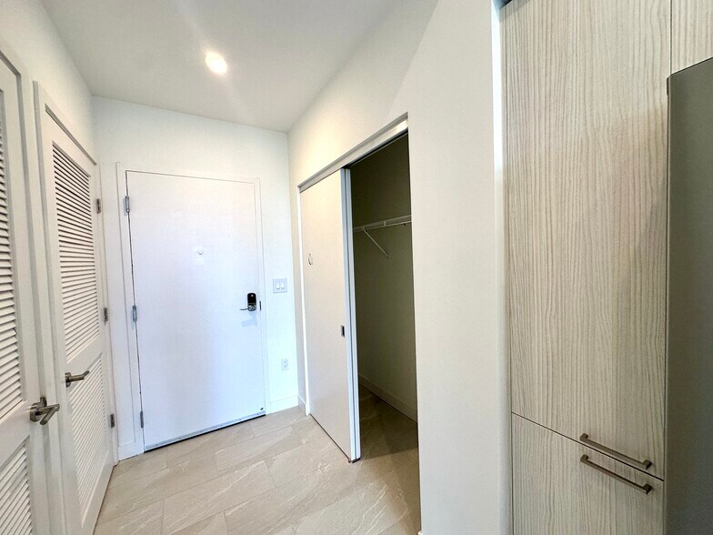 Building Photo - 1936 NW 2nd Ct