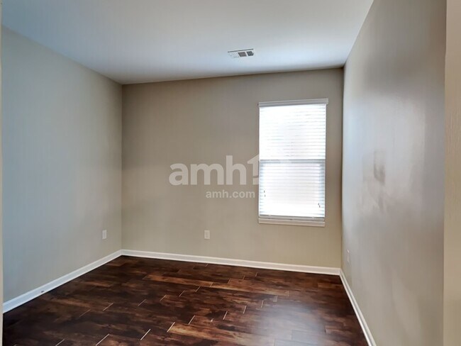 Building Photo - 804 Commerce Trl