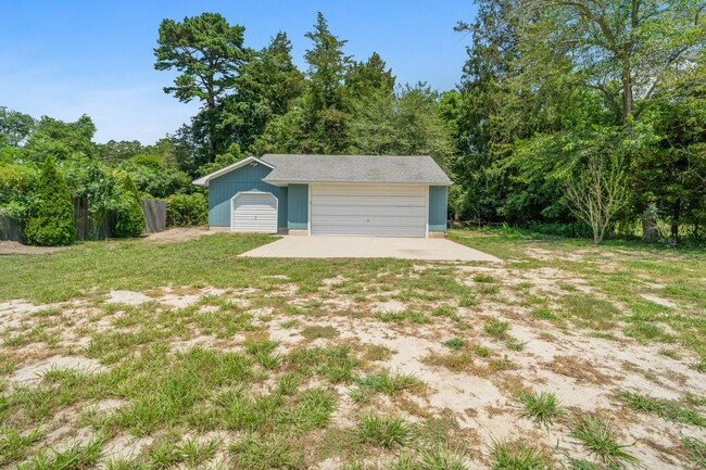 Building Photo - 183 Chestnut Neck Rd