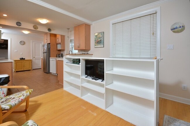 Building Photo - Furnished! Highly Desirable Trinity Park