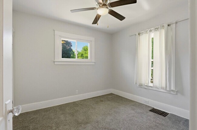 Building Photo - Beautifully Renovated 2 Bed, 1 Bath Home for Rent!