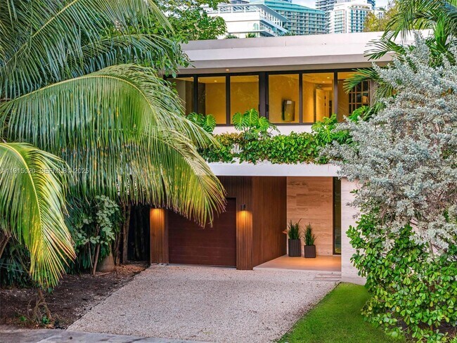 Building Photo - 77 SW 18th Terrace