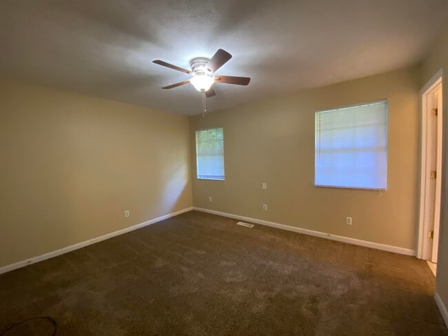 Building Photo - 2507 Waldemar Ln