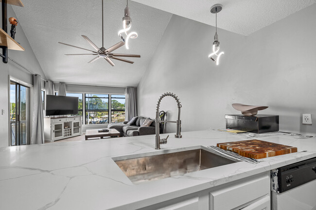 Building Photo - 300 Yacht Club Dr
