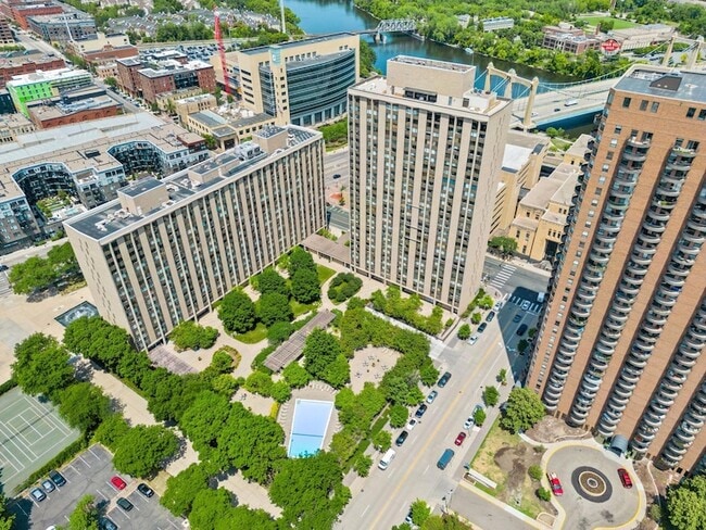 Building Photo - 19 S 1st St