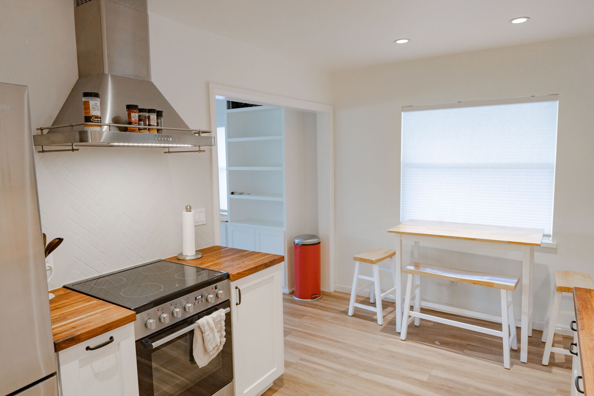 Building Photo - 704 Yelvington Ave