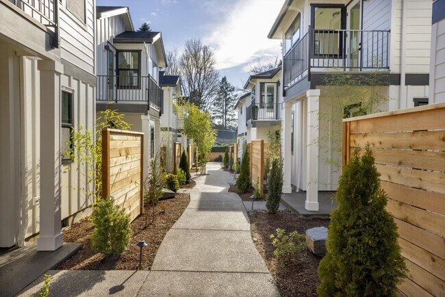 Building Photo - LAKE OSWEGO First Addition -Brand New Modern Cottage!