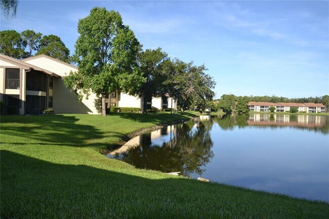 Building Photo - 209 Woodlake Wynde