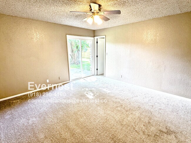 Building Photo - Comfortable 3-Bedroom Home with Prime Acce...