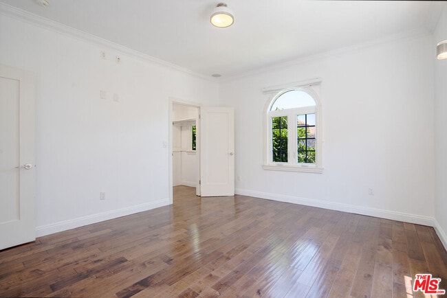 Building Photo - 1049 S Mansfield Ave