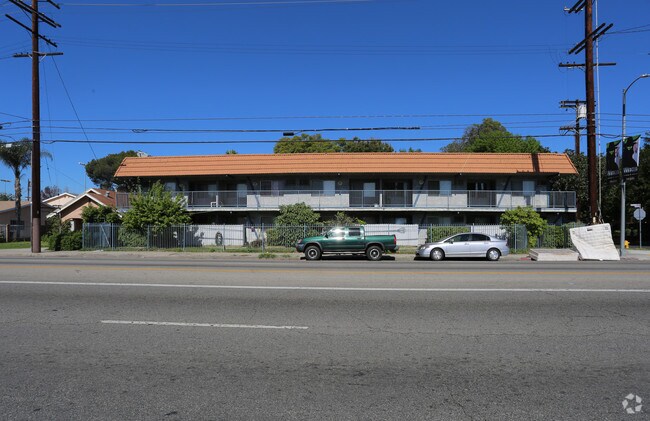 Building Photo - 14237 Vanowen St