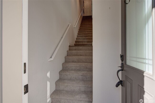 Building Photo - 1313 Brooklyn Walk NE