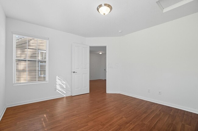 Building Photo - 5468 Nottinghamshire Ln