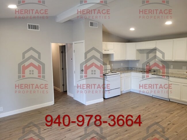 Building Photo - 1055 W Wenonah Blvd
