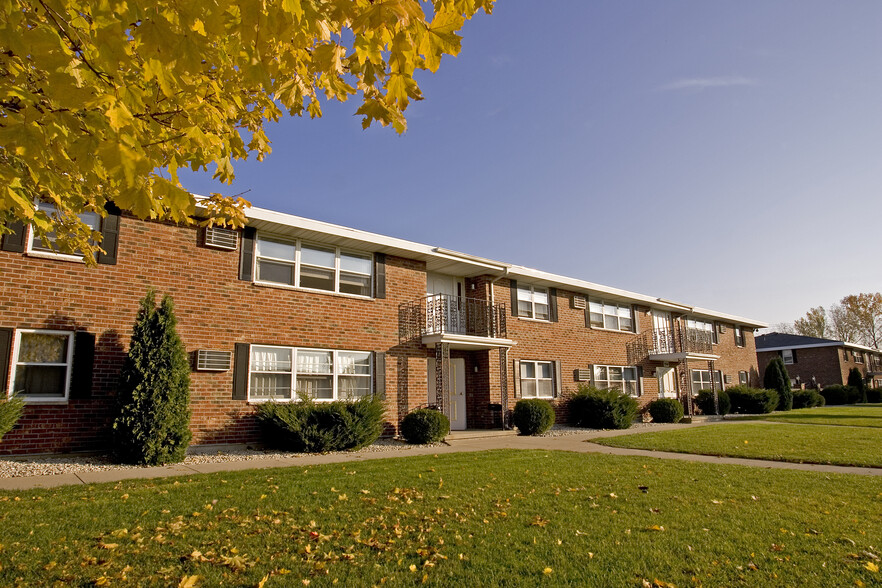 Building Photo - Meadow View East