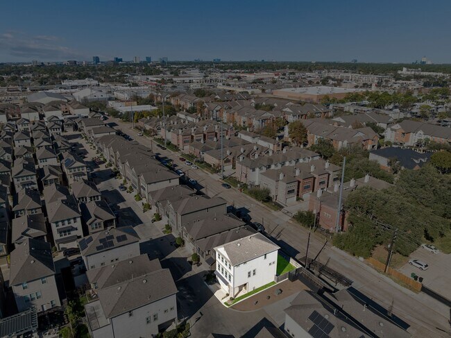 Building Photo - 8604 Hollyoaks Creek Ln