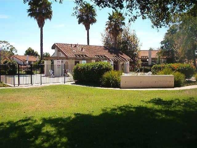 Building Photo - Escondido 3 Br Gated LOVELY Townhome 2 pat...
