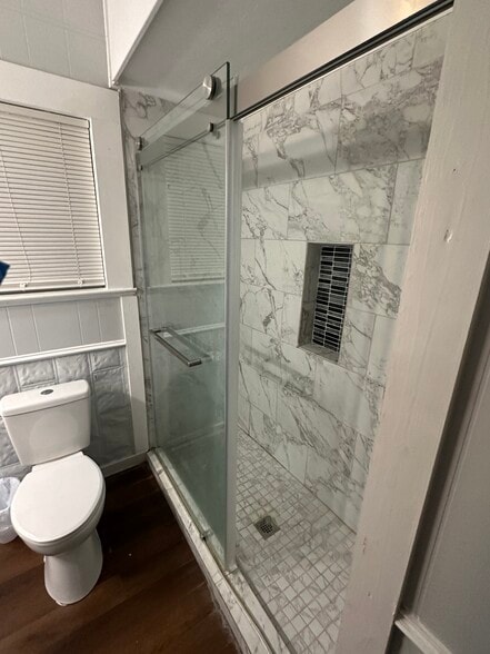 Building Photo - 1118 Santa Anna