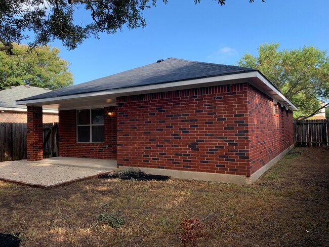 Building Photo - Beautifully remodeled 3/2