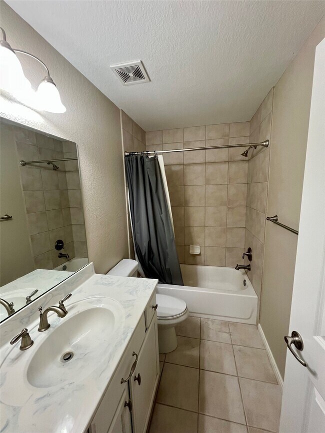 Building Photo - 9311 E Lakeside Dr