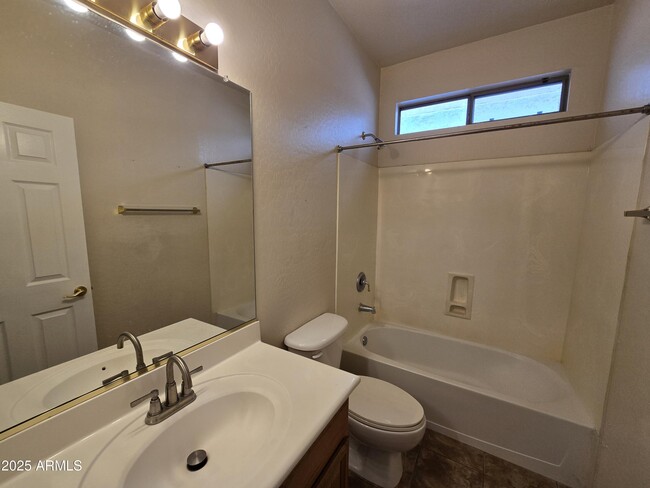 Building Photo - 223 W Pelican Dr