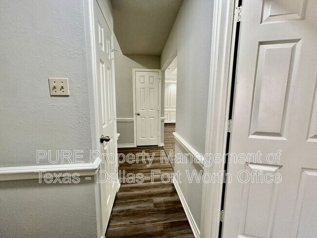 Building Photo - 7729 Red Oak St