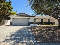 Building Photo - 858 N Darfield Ave