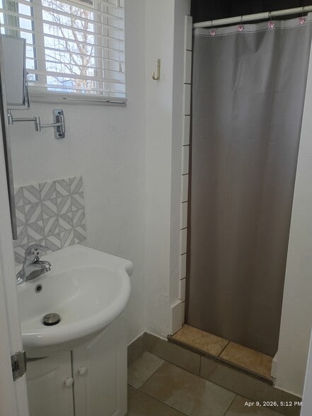 New tiled bathroom - 4729 S 1175 W