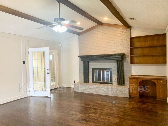 Building Photo - 505 E Scotland Dr