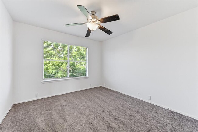 Building Photo - 480 Camelia Pkwy
