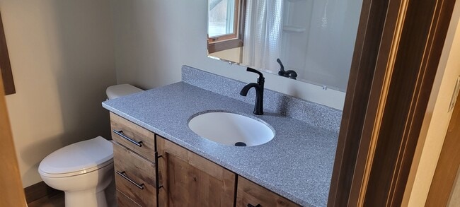 Building Photo - 9333 Skyline Dr