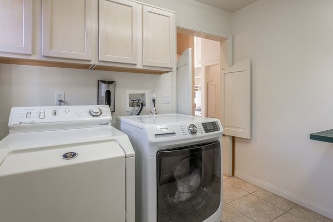 Building Photo - Mountain View Haven