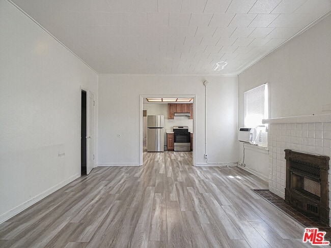 Building Photo - 336 S Wilton Pl