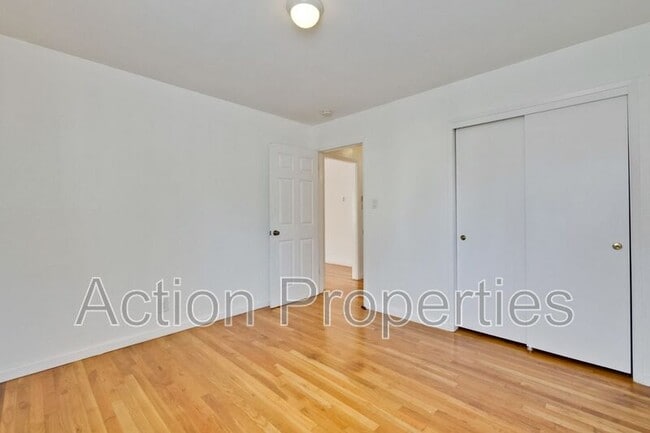 Building Photo - 2709 Alma St